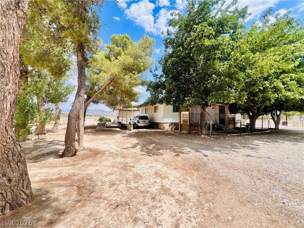 300 Quartz Avenue photo 3