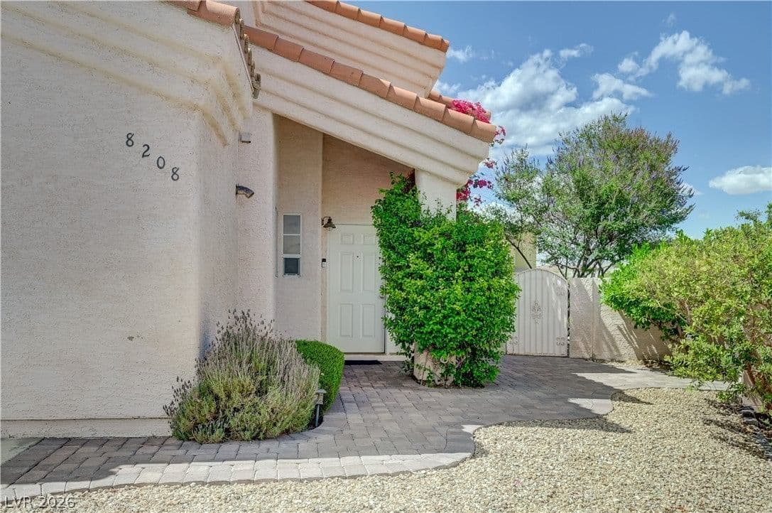 8208 Renfrew Drive photo 3