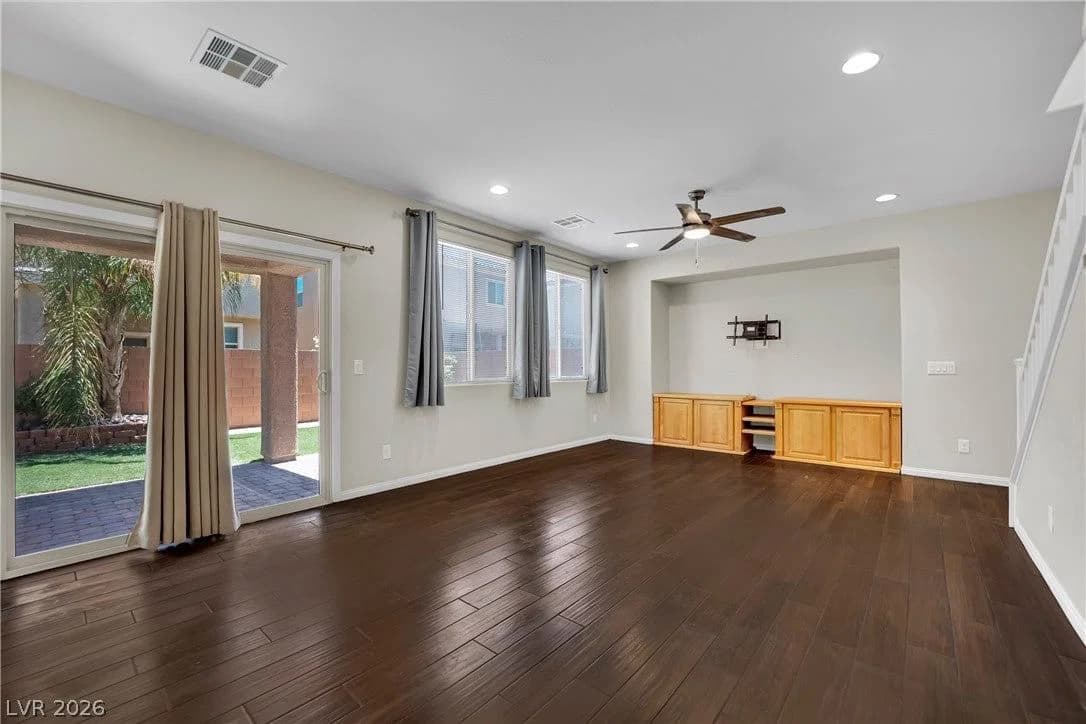 6648 Autumn Breeze Street photo 5