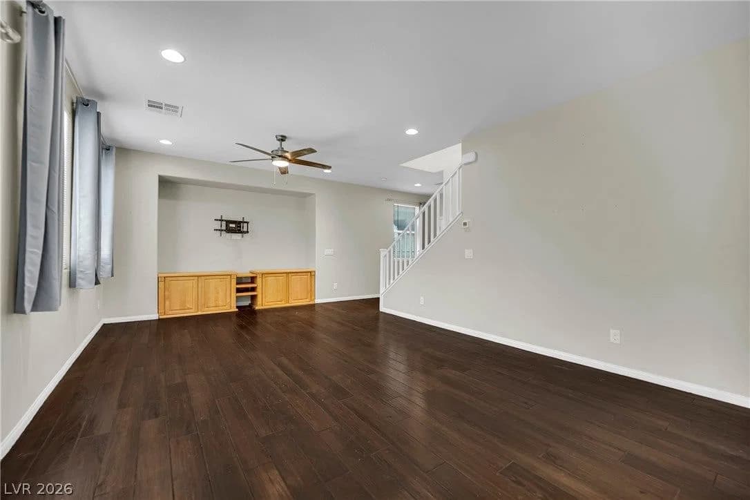 6648 Autumn Breeze Street photo 4