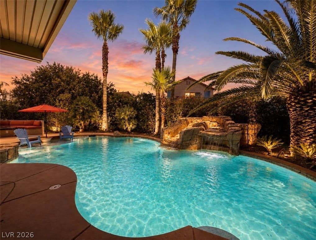 7470 Laughing Brook Court photo 2