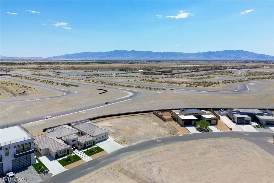 6079 Spring Mountain Boulevard photo 4