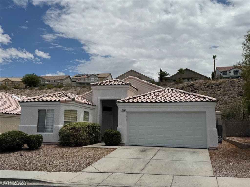 1574 Autum Hill photo 3