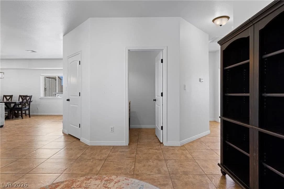 575 Gann Avenue photo 5