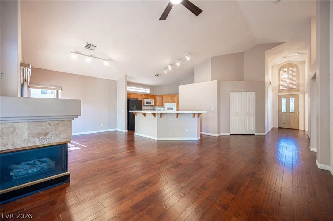 2146 Eaglepath Circle photo 2