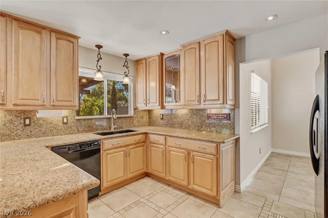 1827 Escondido Terrace photo 2