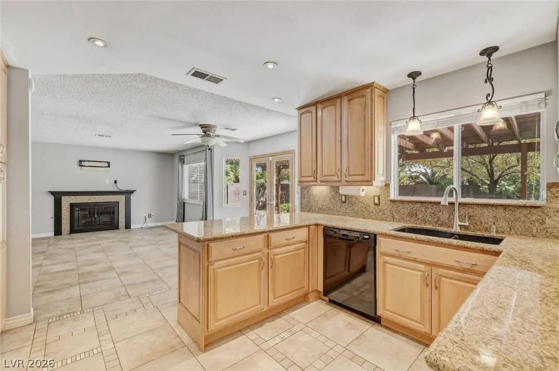 1827 Escondido Terrace photo 3