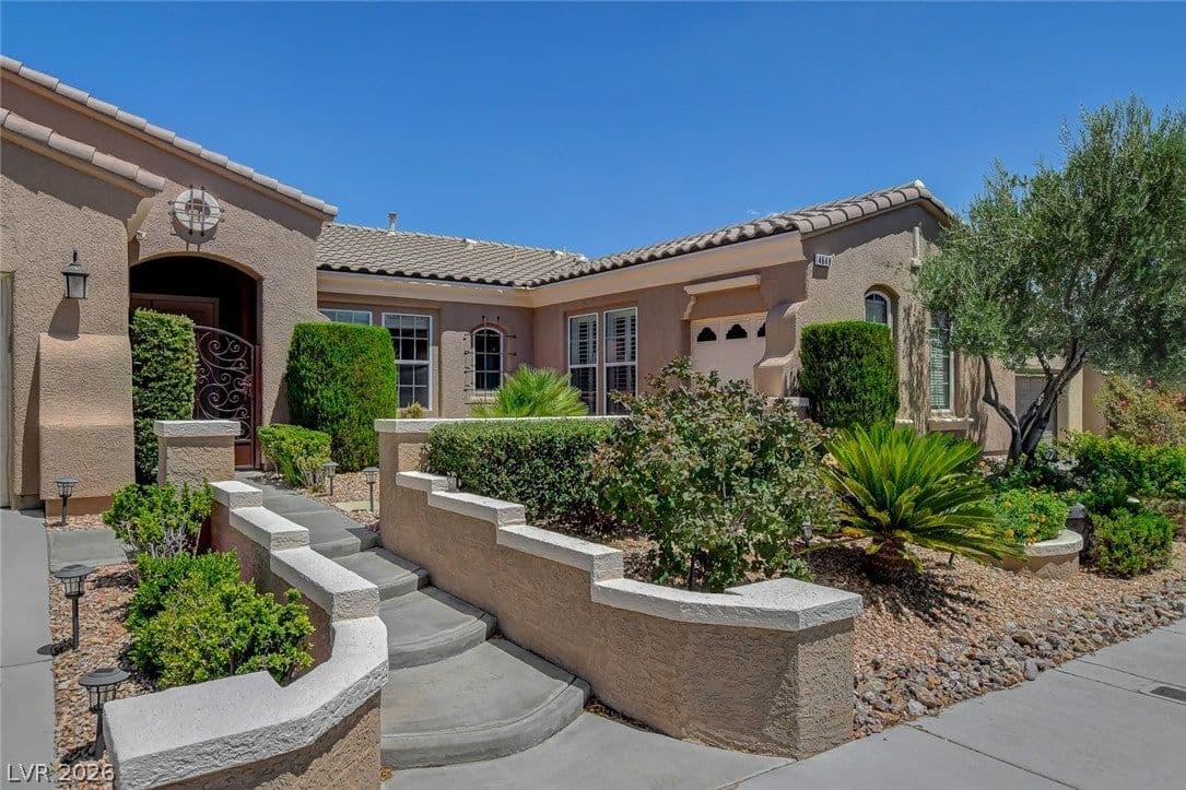 4648 Riva De Romanza Street photo 2