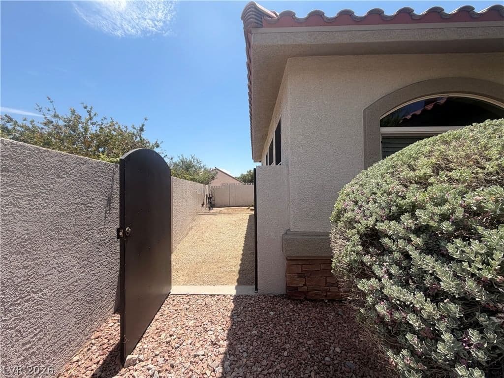 8595 Bella Vacio Court photo 4