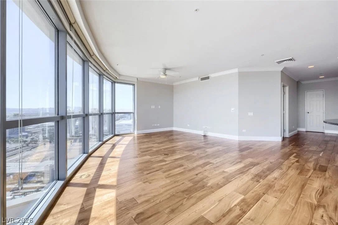 200 Sahara Avenue photo 5