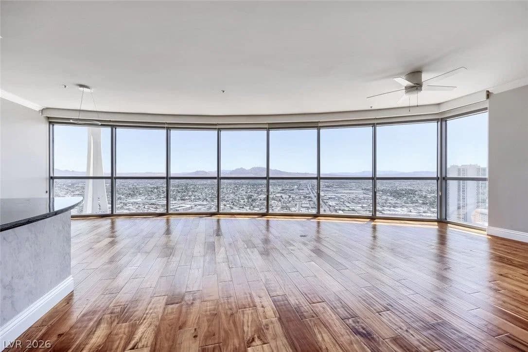 200 Sahara Avenue photo 4