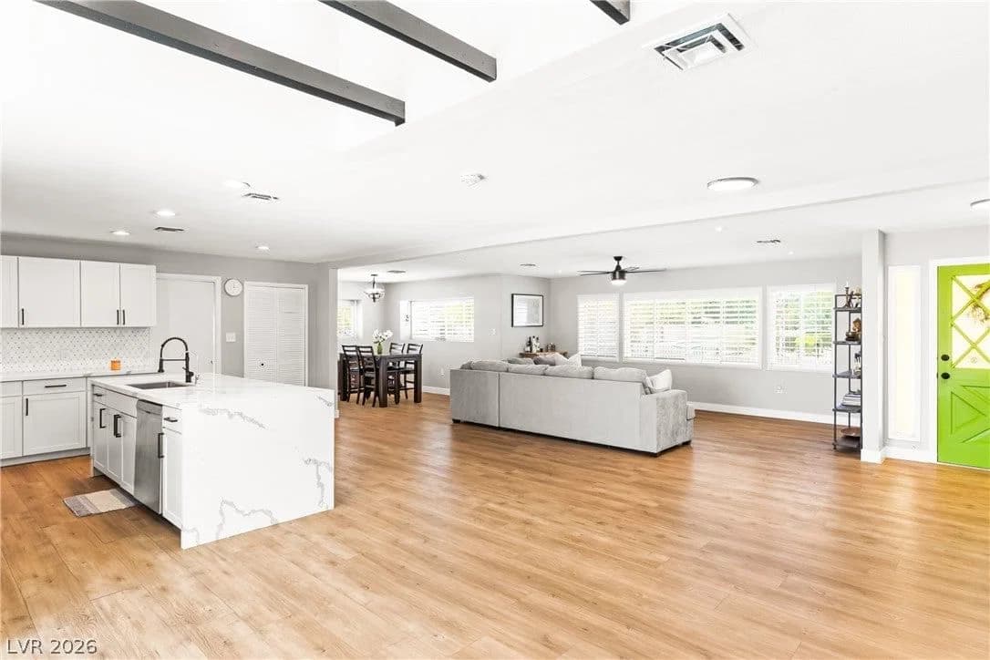 845 Kenny Way photo 5