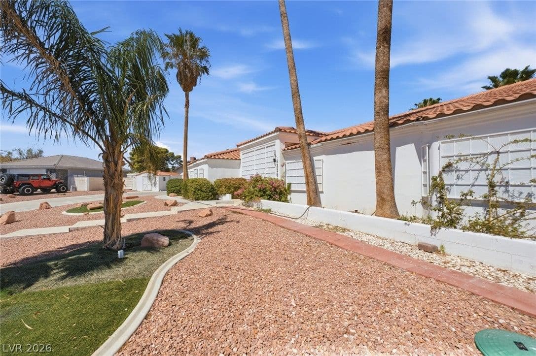 6325 Woodstock Court photo 4