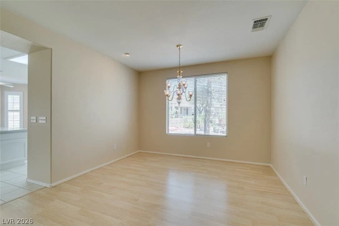 431 VINEWOOD Court photo 4