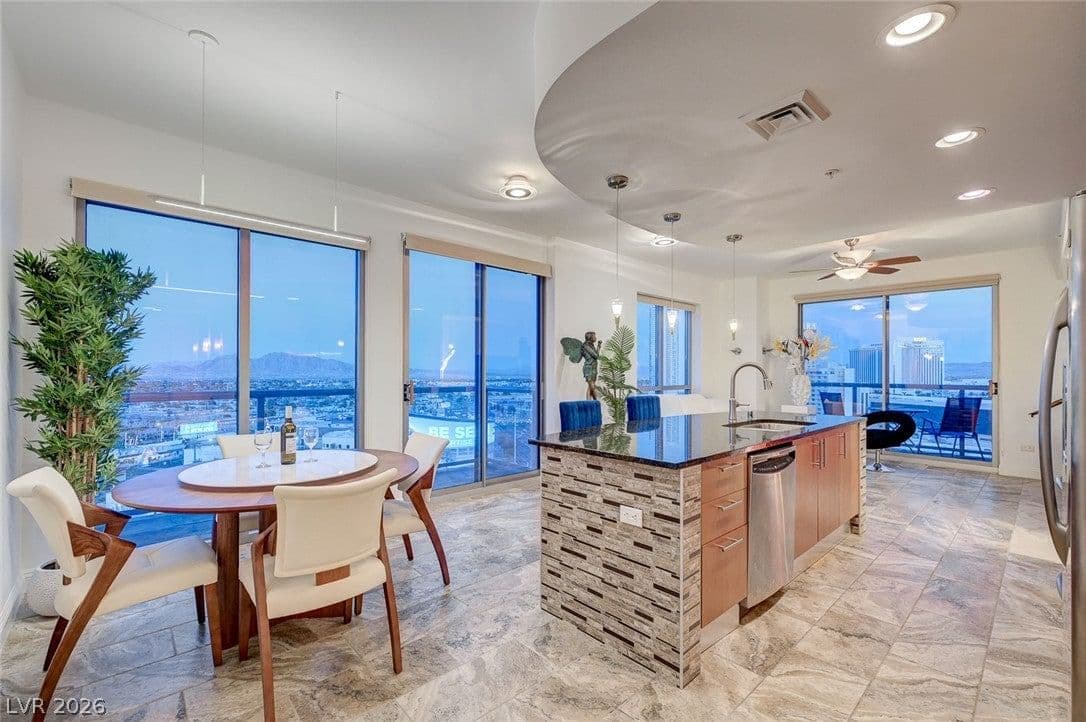 200 Sahara Avenue photo 2