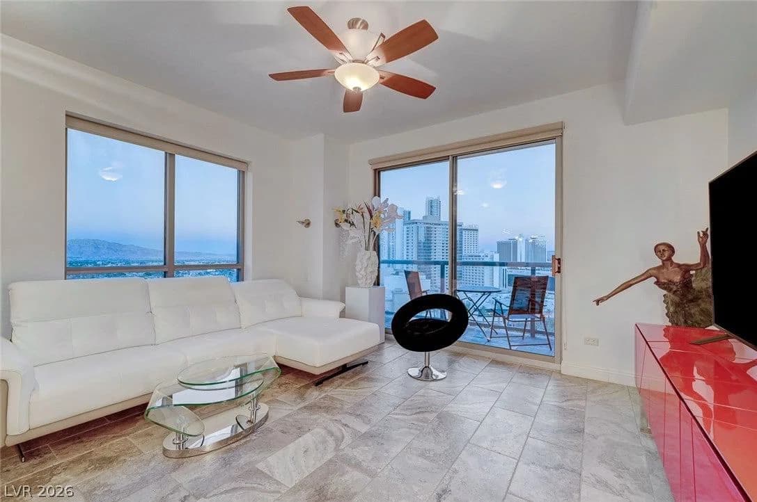 200 Sahara Avenue photo 4
