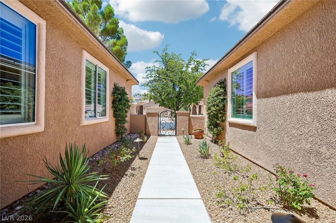 5110 Vincitor Street photo 5