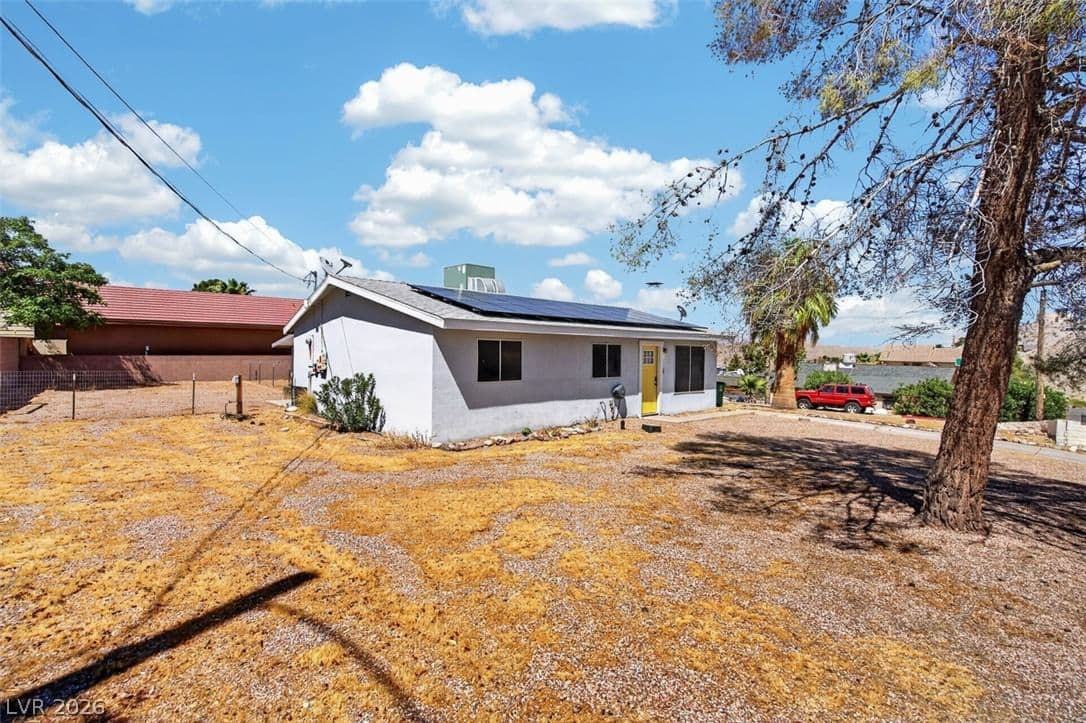 300 Lakeview Drive photo 4