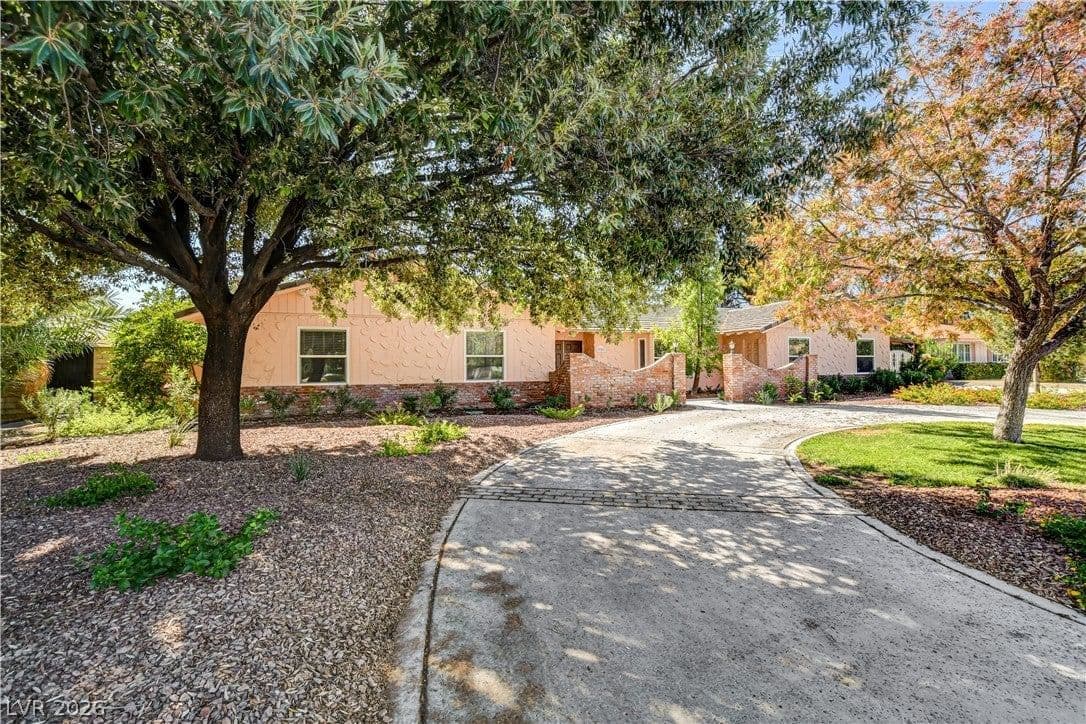 3753 Meadowcrest Drive photo 2