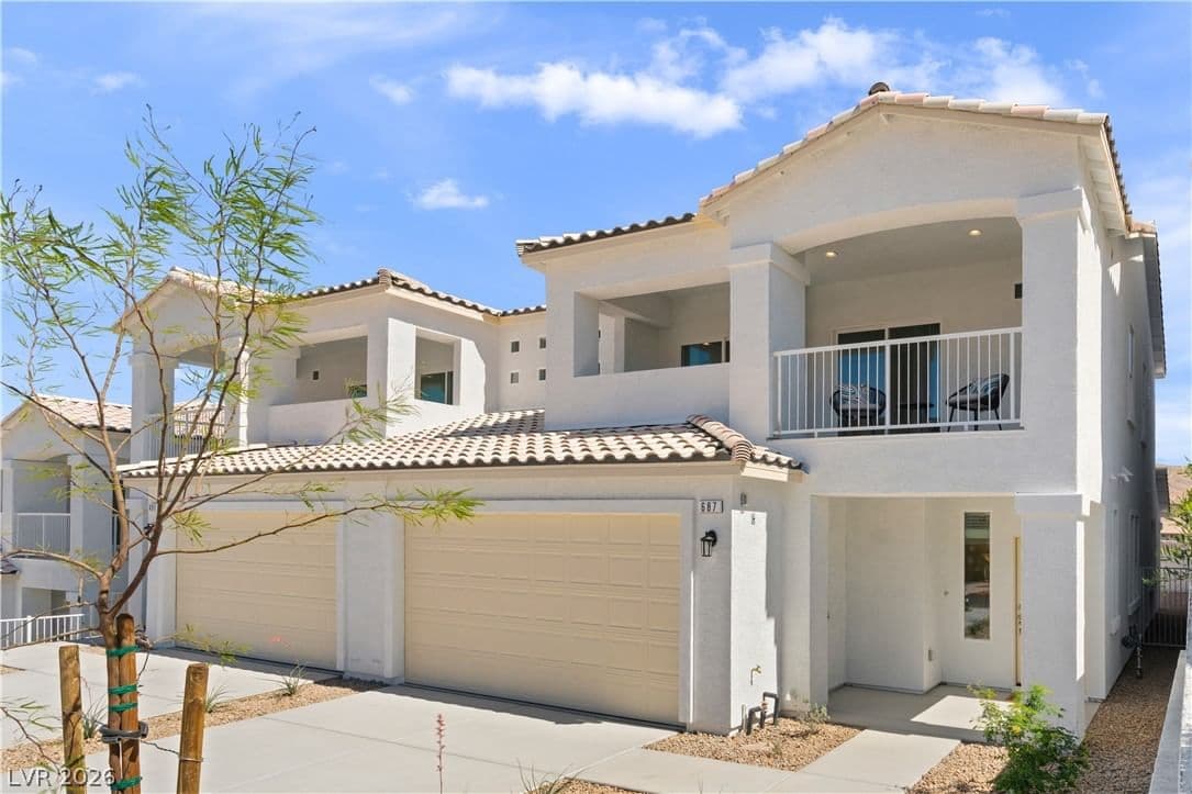 699 Florence Drive photo 4