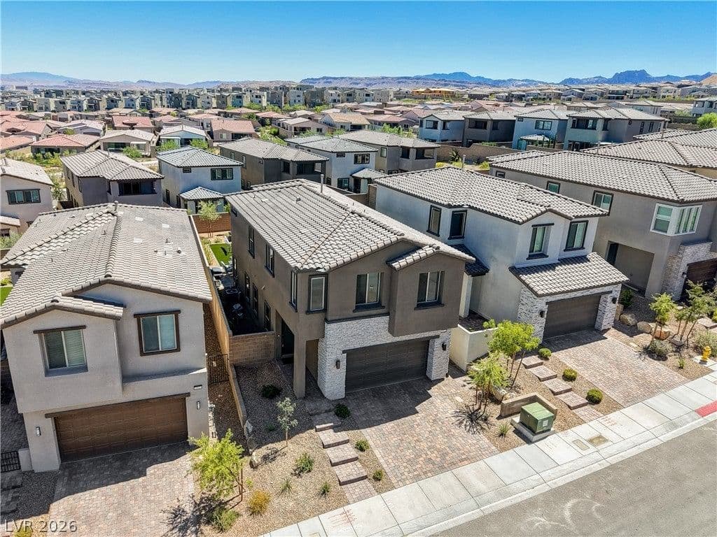11627 Desert Hollow Avenue photo 3