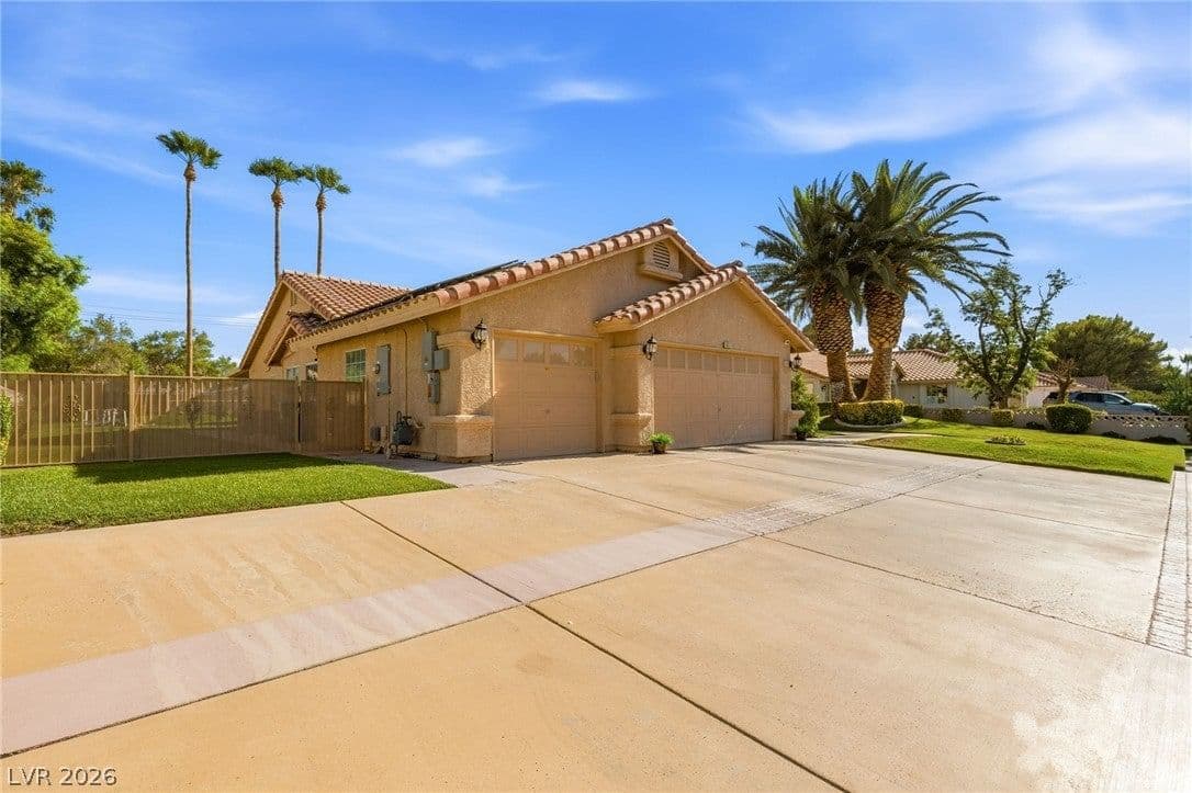 1611 Managua Drive photo 3