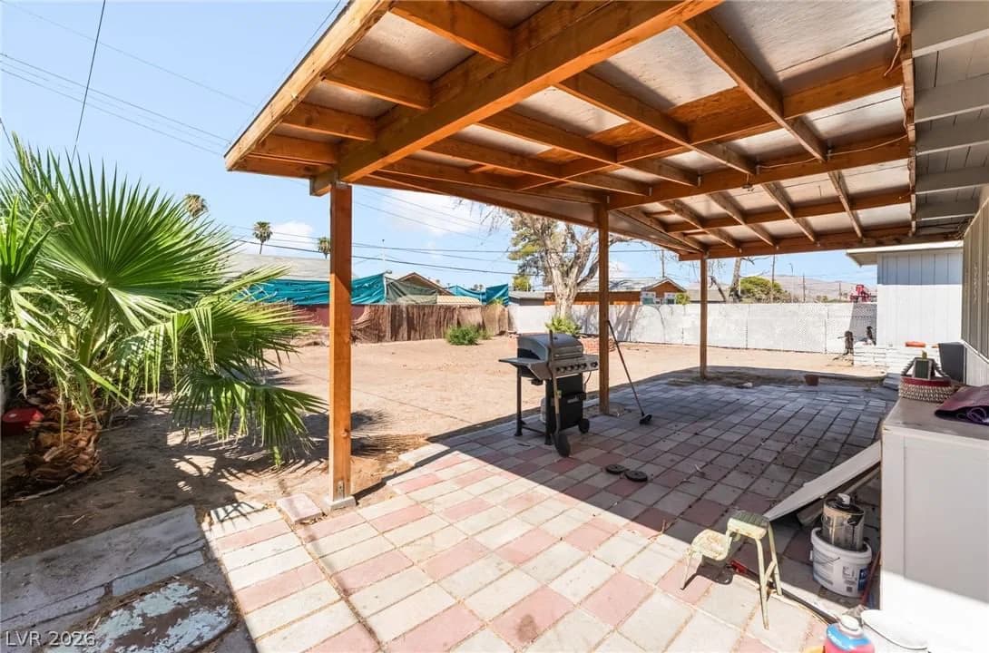 2037 Houston Drive photo 2