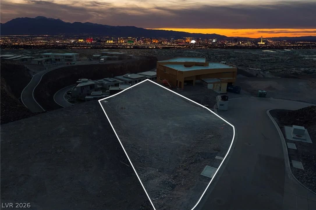 487 Rock Peak Drive photo 4