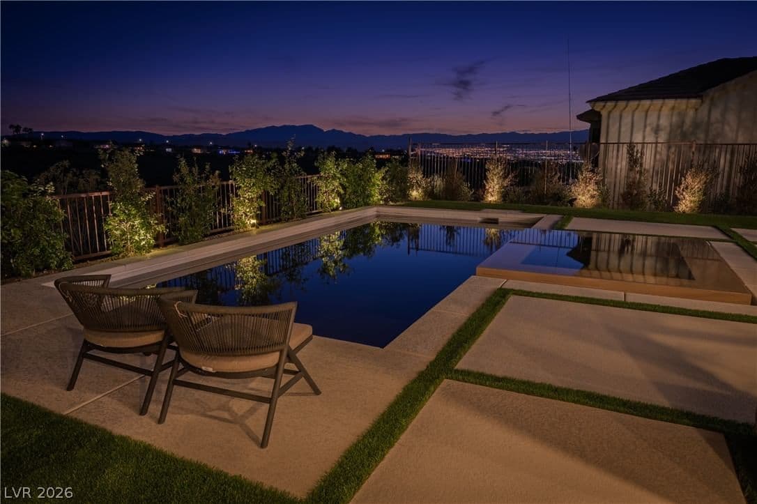 2567 Evening Sky Drive photo 3