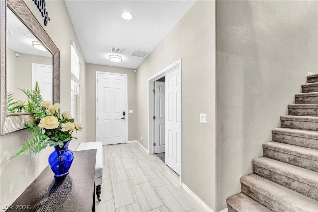 9627 Ashlynn Peak Court photo 4