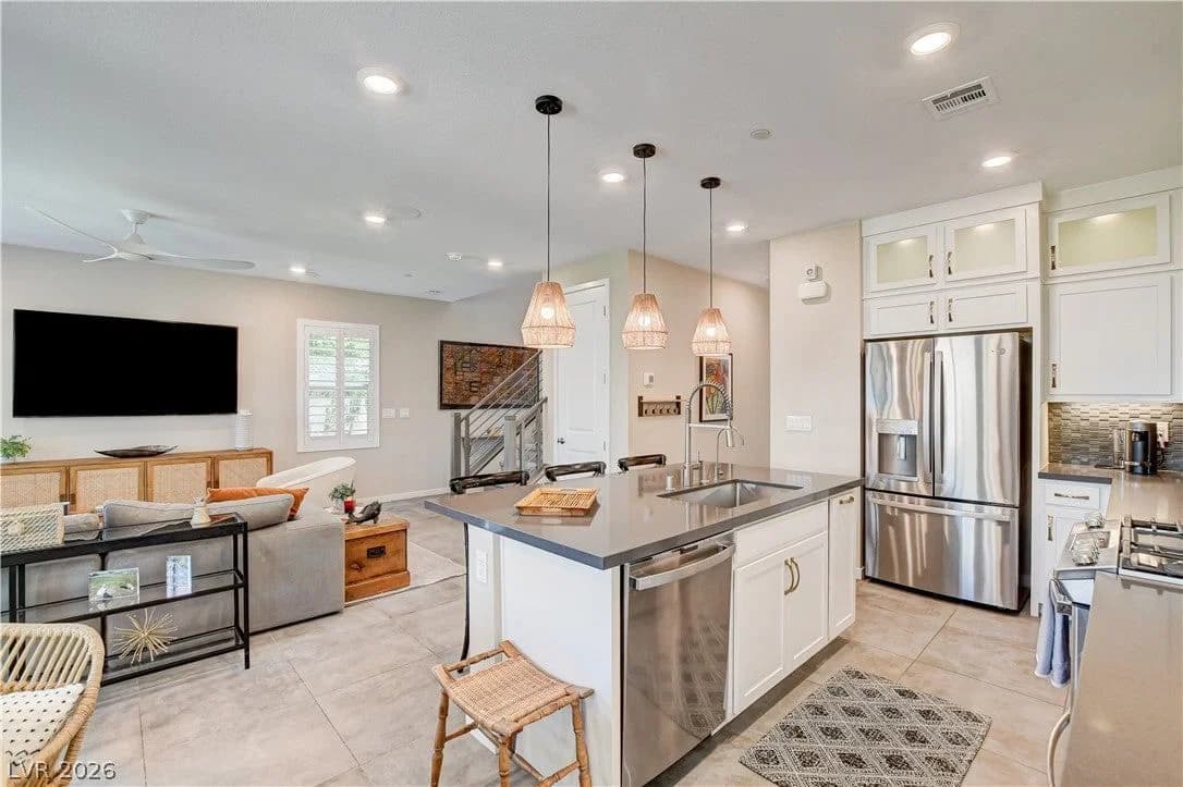 11532 Desert Hollow Avenue photo 4