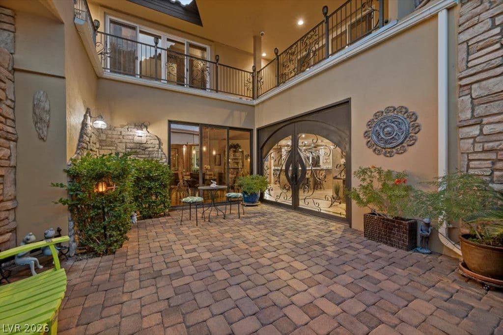 119 Caperna Court photo 5