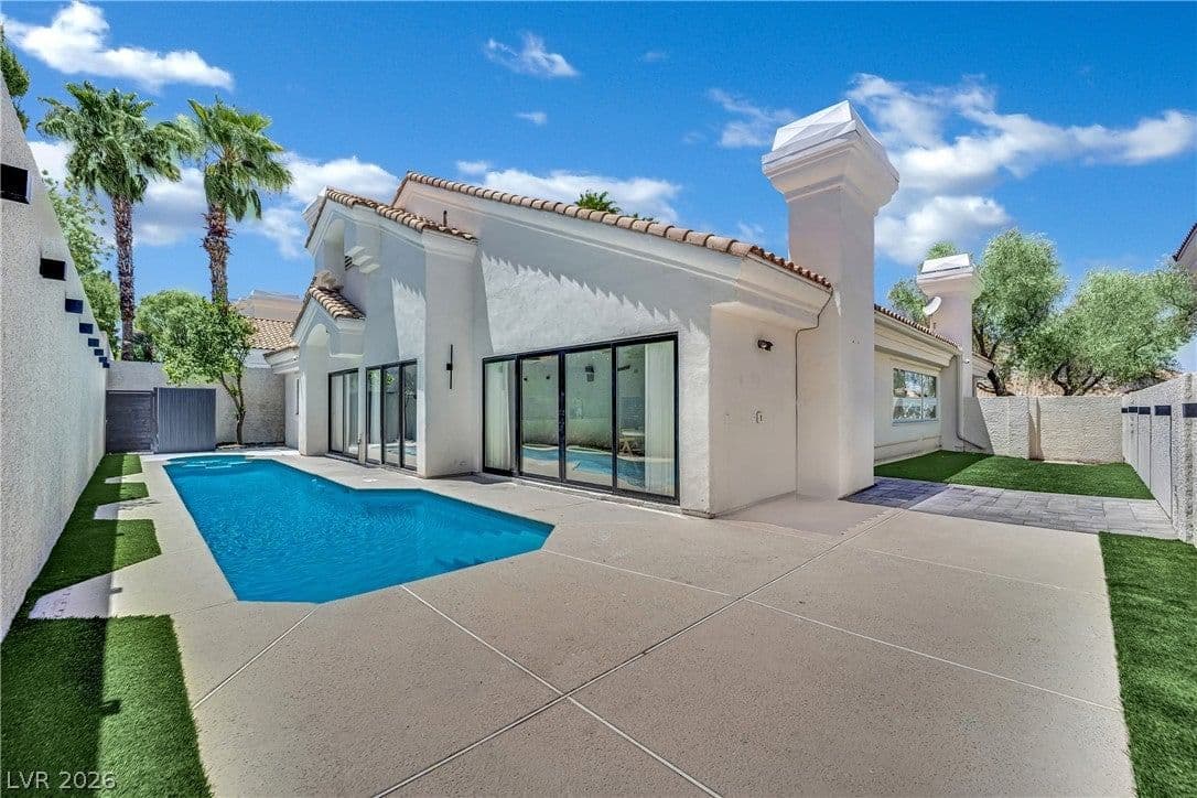 8121 Sunset Cove Drive photo 4