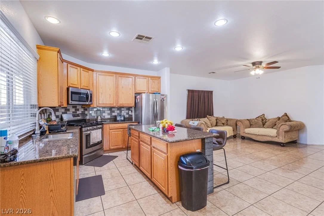 124 SHARP EDGE Avenue