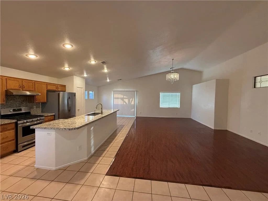 3421 Oakville Court photo 2