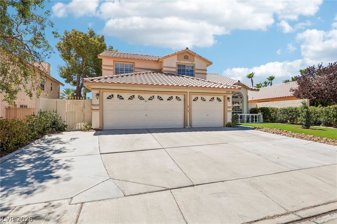 1923 Coralino Drive photo 2