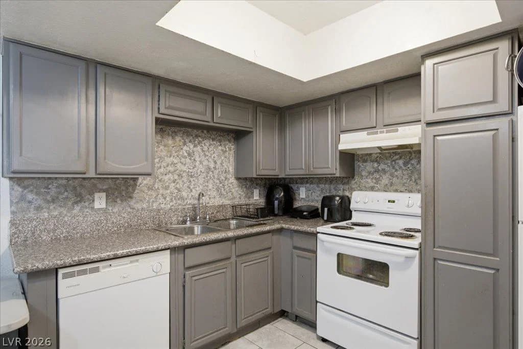 6148 Camino De Rosa Drive photo 3