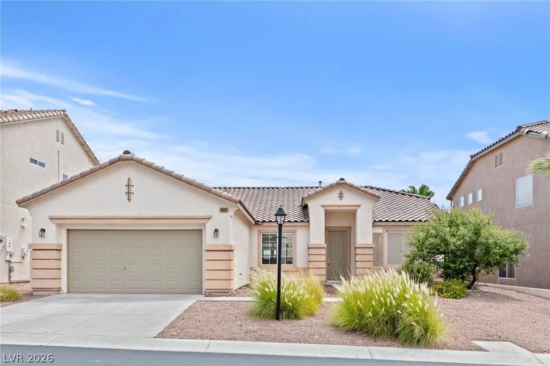 4512 Dawn Peak Street photo 2