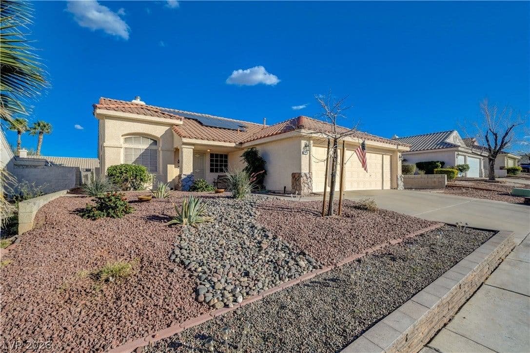 246 Amber Light Court photo 2