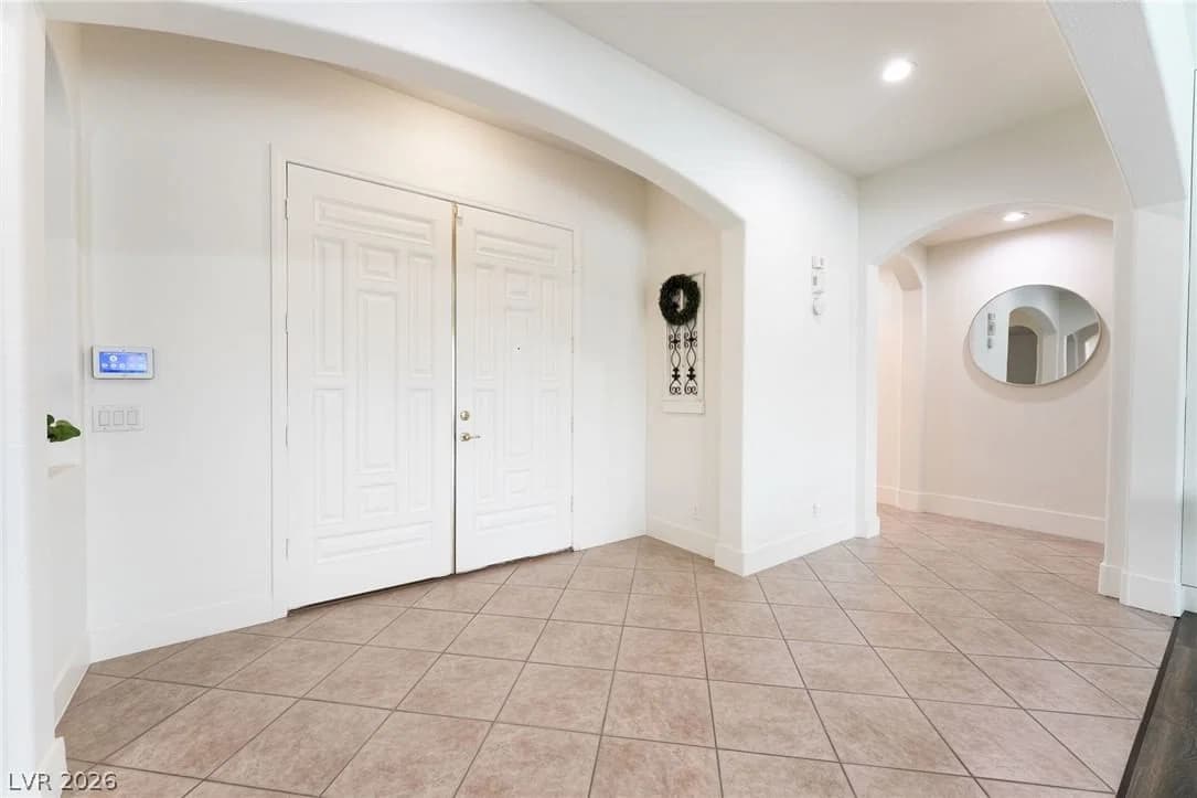 8101 Mountain Forest Court photo 4