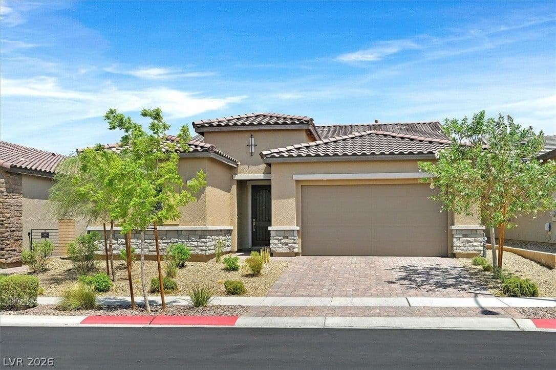 552 Comodo Street