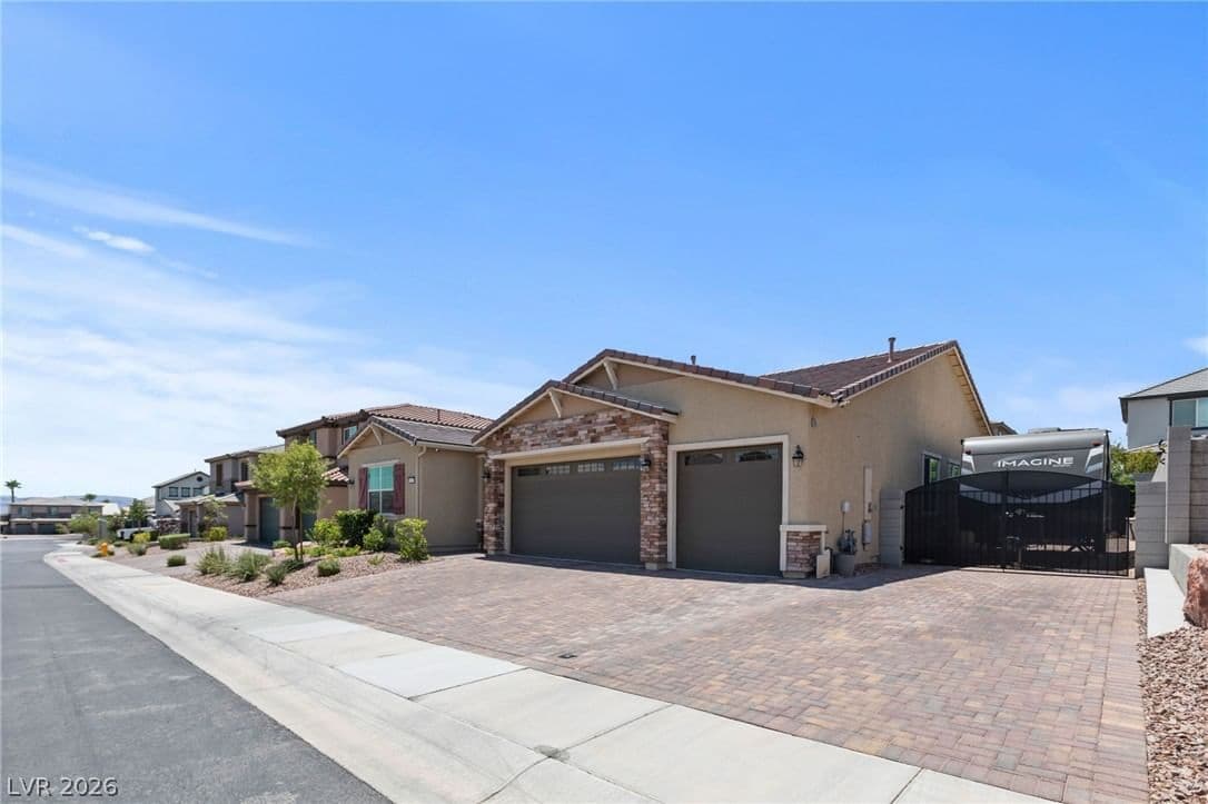 1410 Cattail Falls Street photo 2