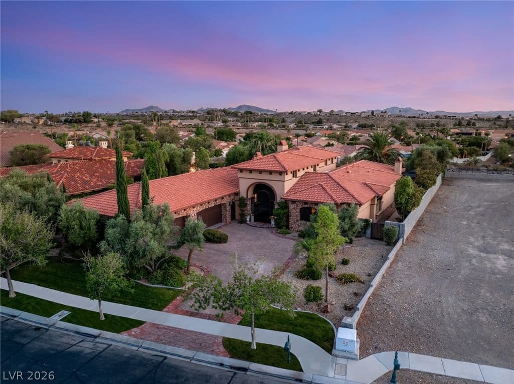 1369 Opal Valley Street photo 2