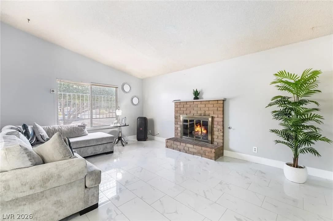 3983 Redwood Street photo 5