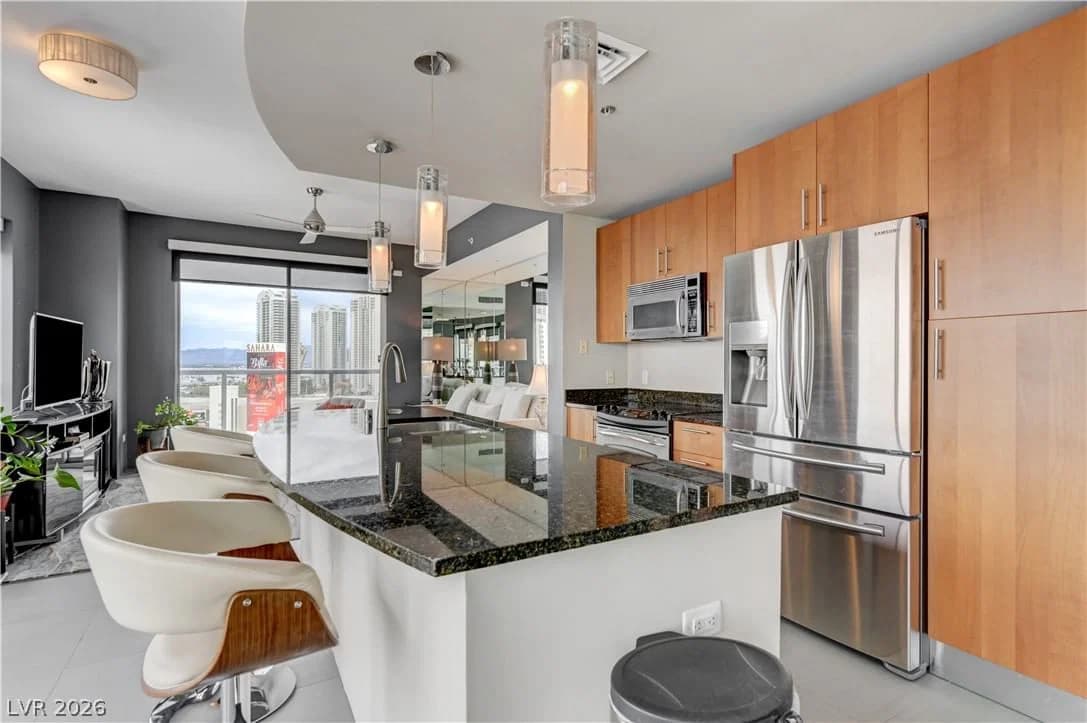 200 Sahara Avenue photo 2