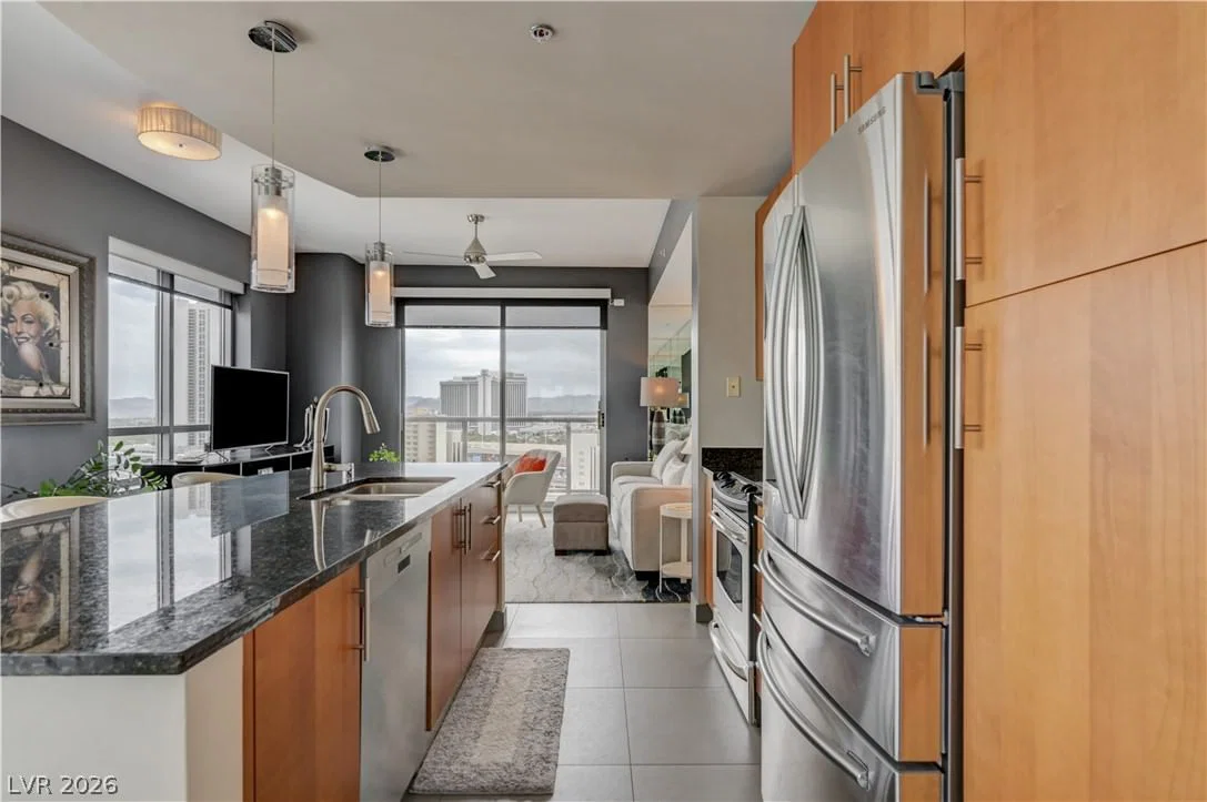 200 Sahara Avenue photo 4