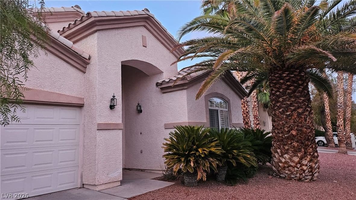 300 Tayman Park Avenue photo 2