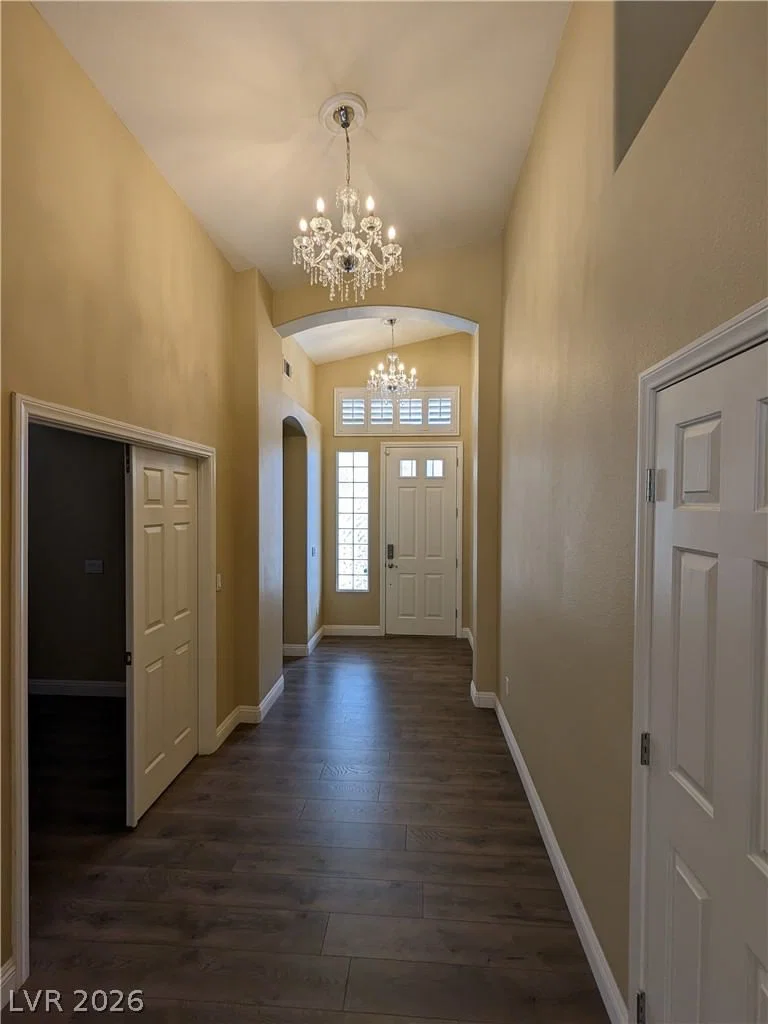 300 Tayman Park Avenue photo 4