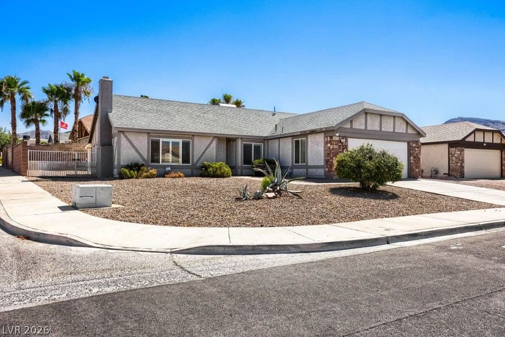 204 Tamarack Drive photo 2