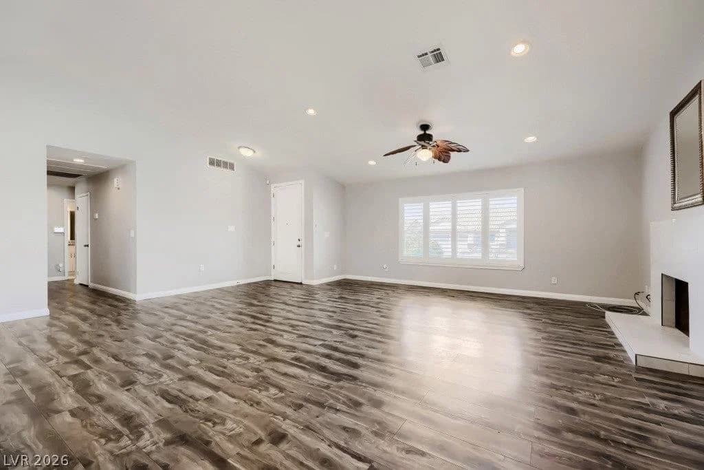 204 Tamarack Drive photo 5